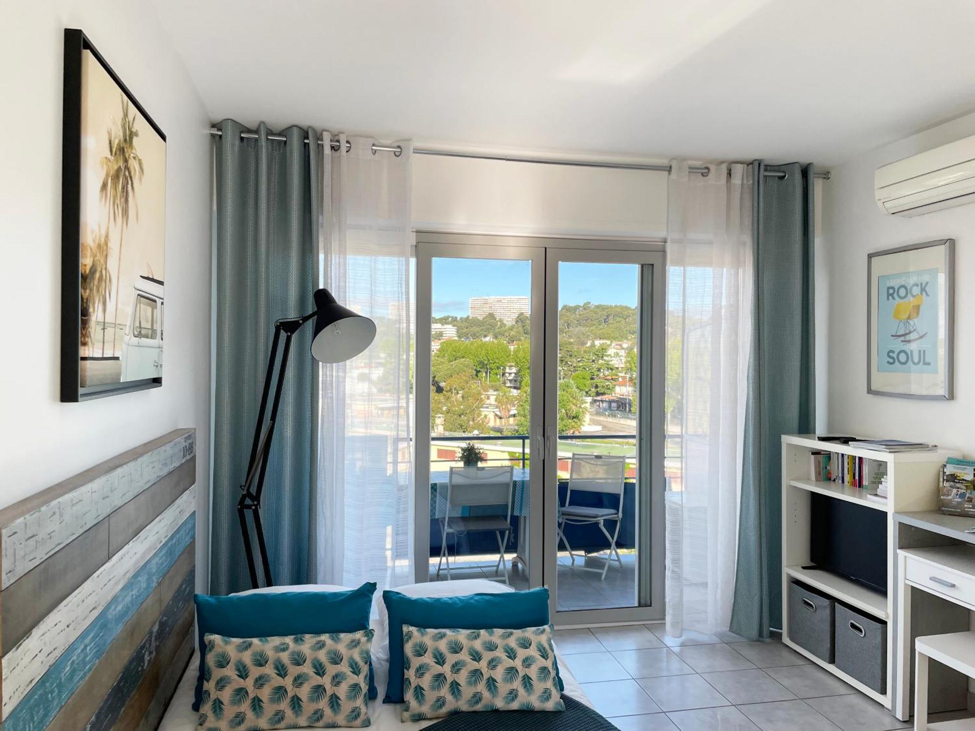 Plage Et Hippodrome Cagnes-sur-Mer Exterior photo
